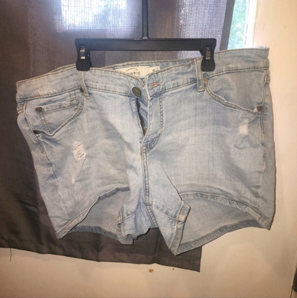 torrid Pants - ⚘️Torrid classic vintage light wash shorts 18